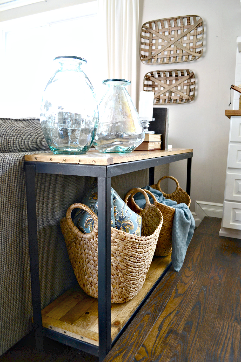 Make This Farmhouse Sofa Table With Things You Already Have The Weathered Fox