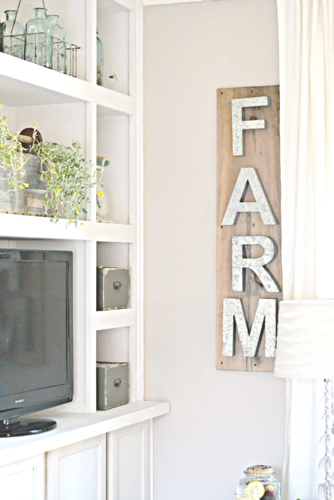 Easy farmhouse wall decor. Metal Letter sign is 5 minutes!