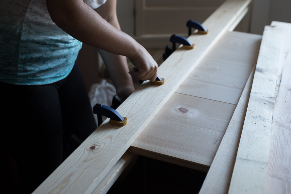 DIY Farmhouse Table from Thirft Store Table. Replace your old table top and transform your didning table into a farmhouse table on a budget.-5