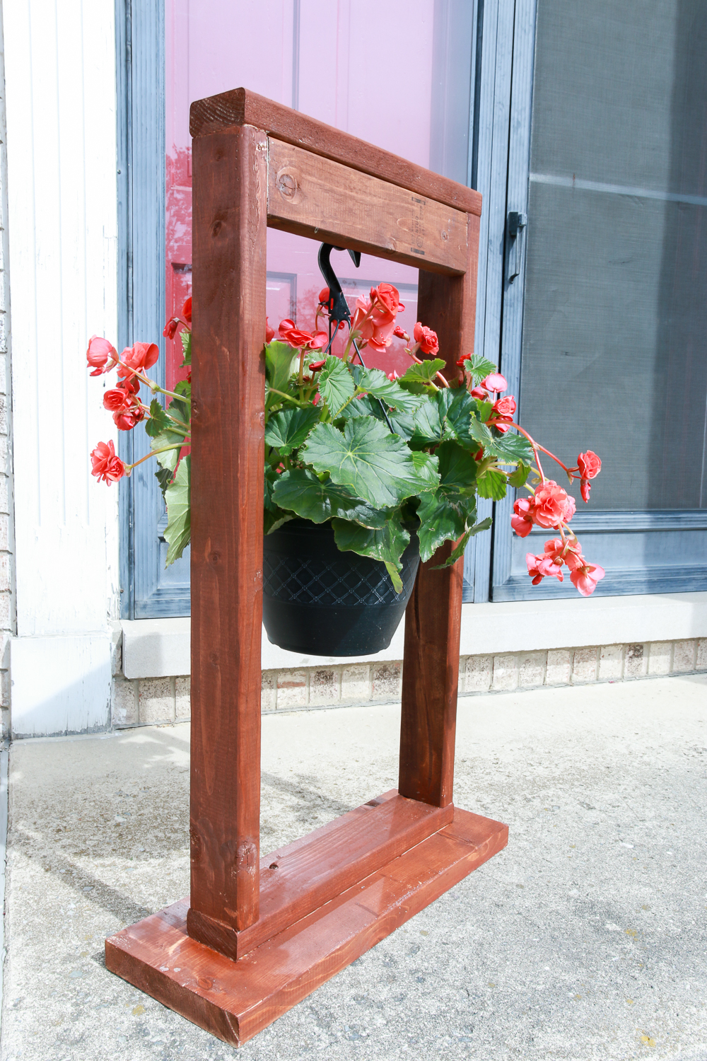 DIY Hanging Plant Stand for Outdoor Decorating-3