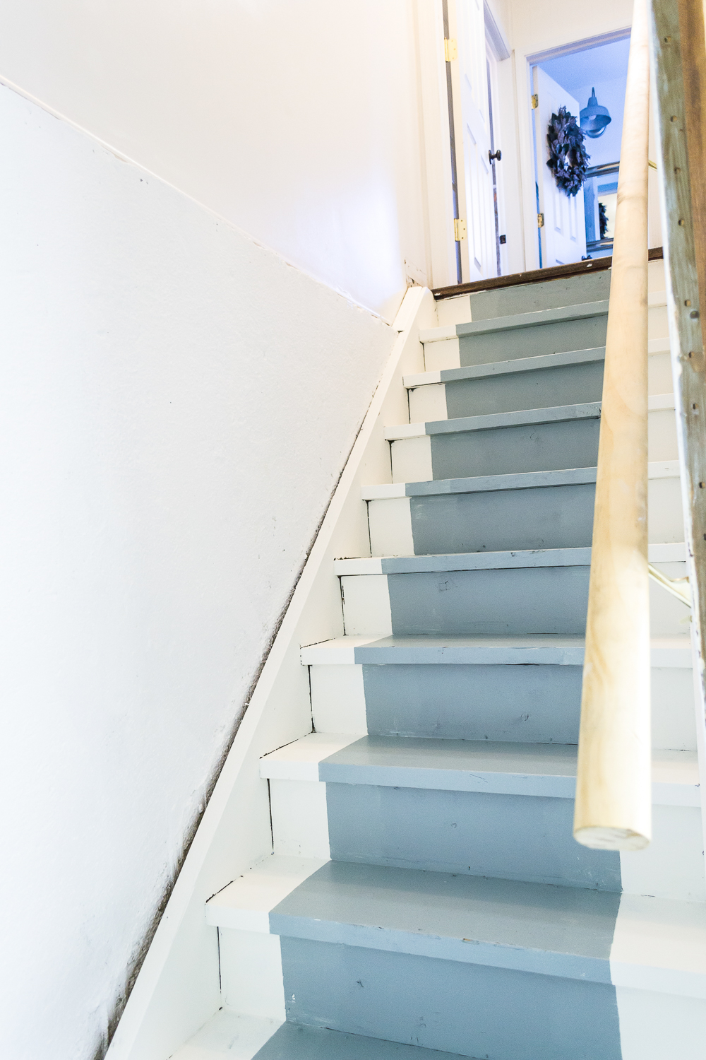 How to paint basement stairs and give wood stairs a fresh farmhouse style. Paint your stairs in a few easy steps! 