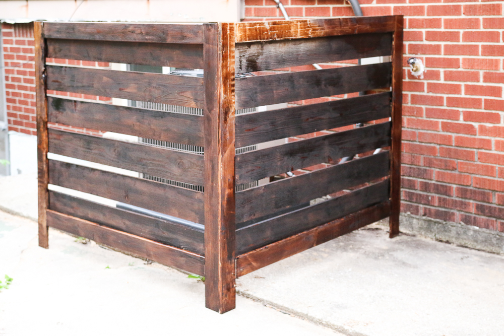 How to hide an air conditioning unit! Give your exterior a bit of curb appeal by adding a privacy screen around your ac unit and other outdoor eyesores. 