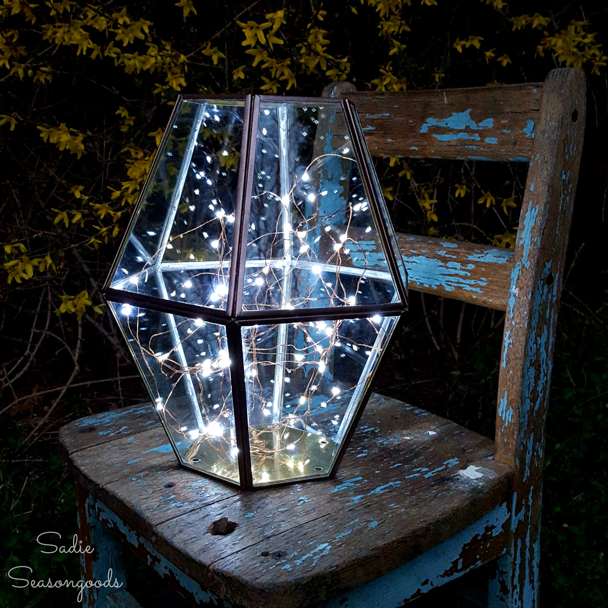 These 10 creative outdoor lighting ideas are sure to spark some inspiration into lighting up your own patio or deck! www.theweatheredfox.net