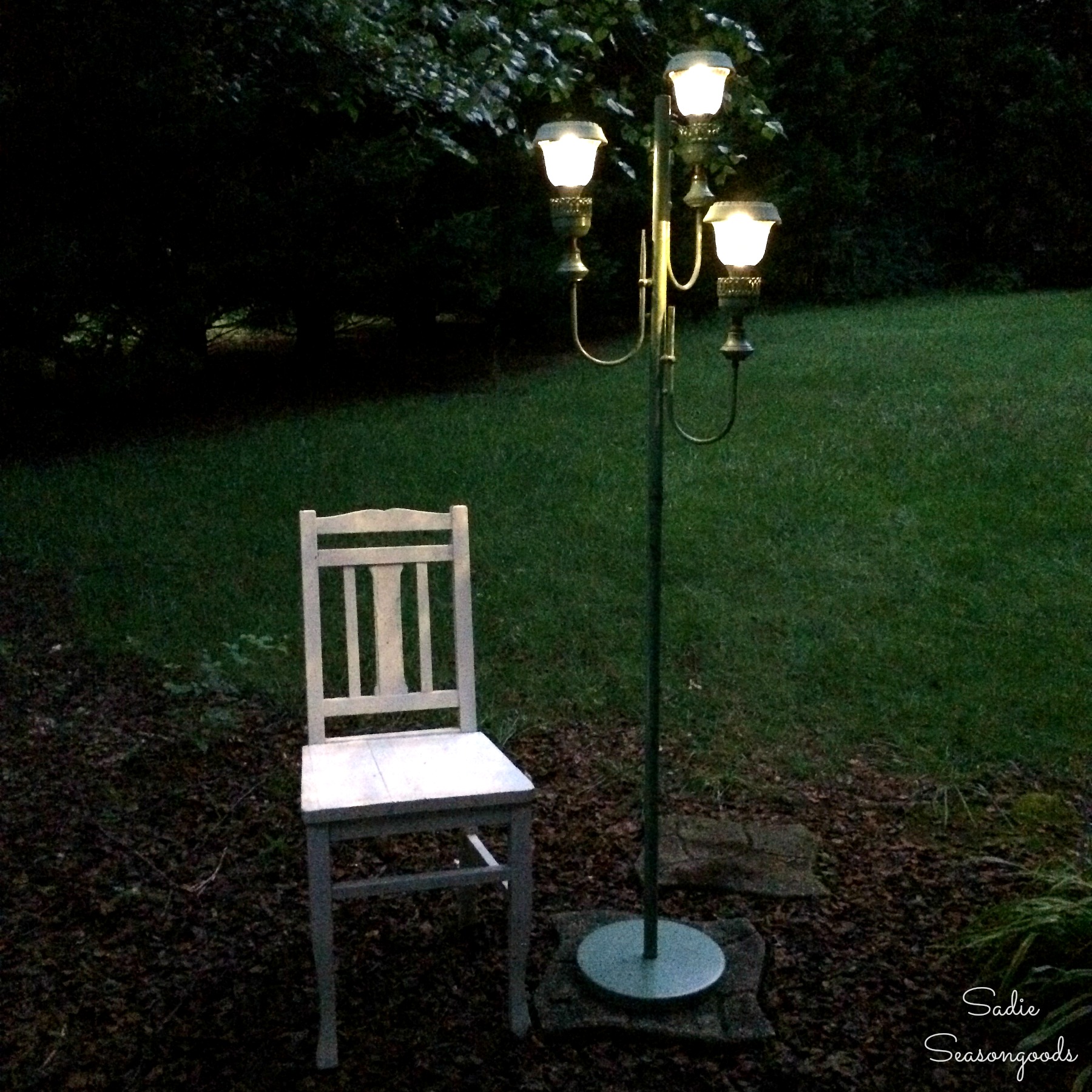 These 10 creative outdoor lighting ideas are sure to spark some inspiration into lighting up your own patio or deck! www.theweatheredfox.net