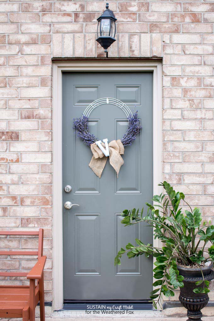 DIY lavender wreath tutorial. Farmhouse inspired lavender, burlap and mongram wreath.
