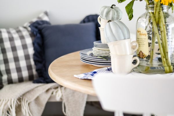 Breakfast nook Fall Farmhouse Tour 2017-5