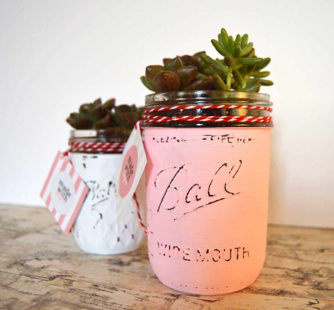 Chalkpaint Mason Jar Succulents with free printable gift tags