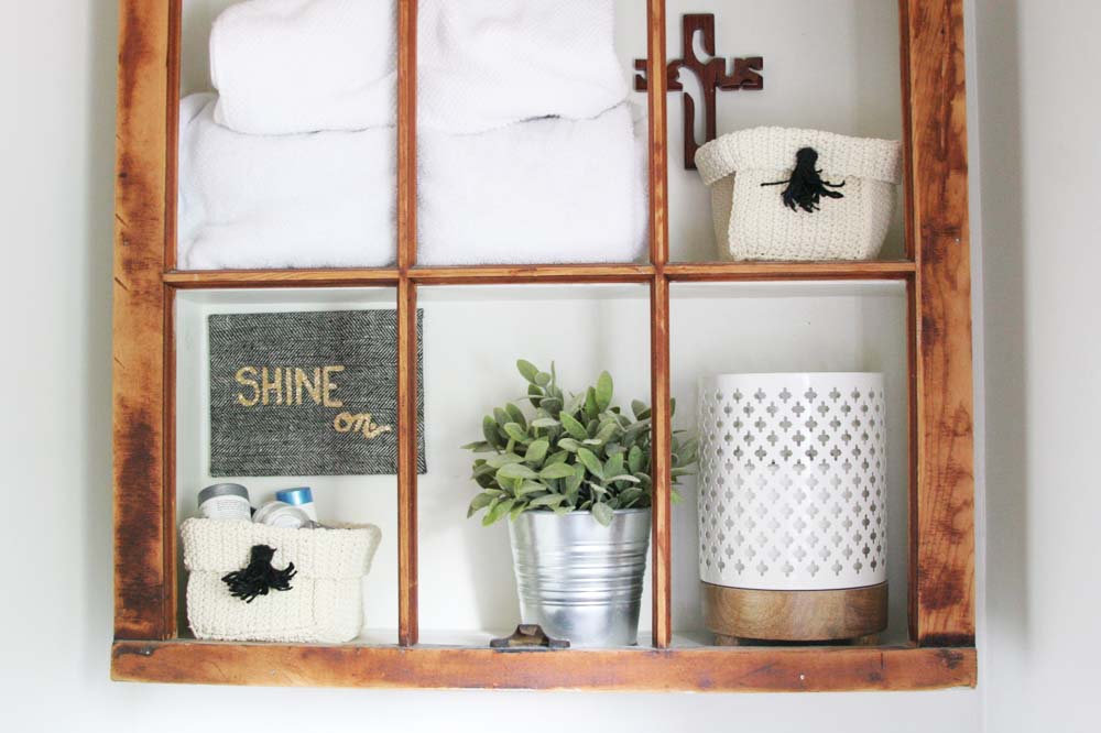 Get you bathroom organized once and for all with this ultimate list of bathroom organization ideas! These bathroom organization hacks will give you great ideas for organizing under the sink and for storage. They’ll work great whether your bathroom is big or small!