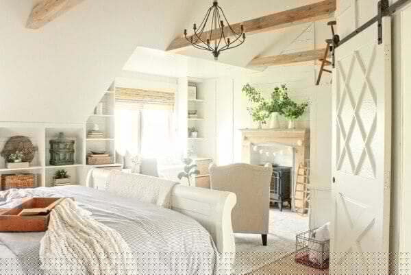 Stop here for the ultimate list of farmhouse bedroom ideas! These farmhouse bedrooms will inspire you with their wall decor, bedding and tips and help you as you create your own beautiful farmhouse bedroom!