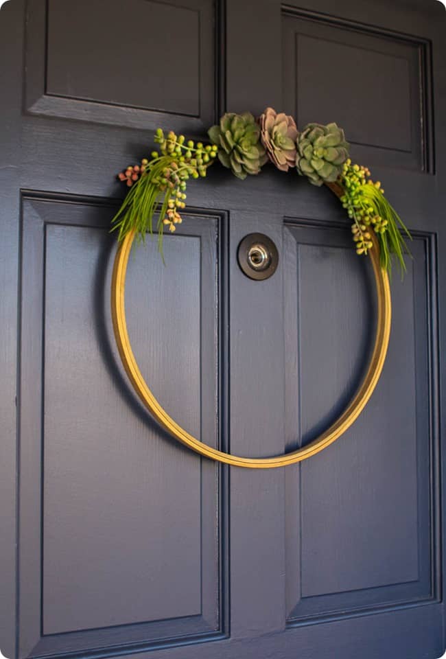 Brighten up your home with a DIY spring wreath for your front door! I’ve gathered some beautiful farmhouse style wreath ideas that are easy DIY spring crafts you’ll be sure to love!